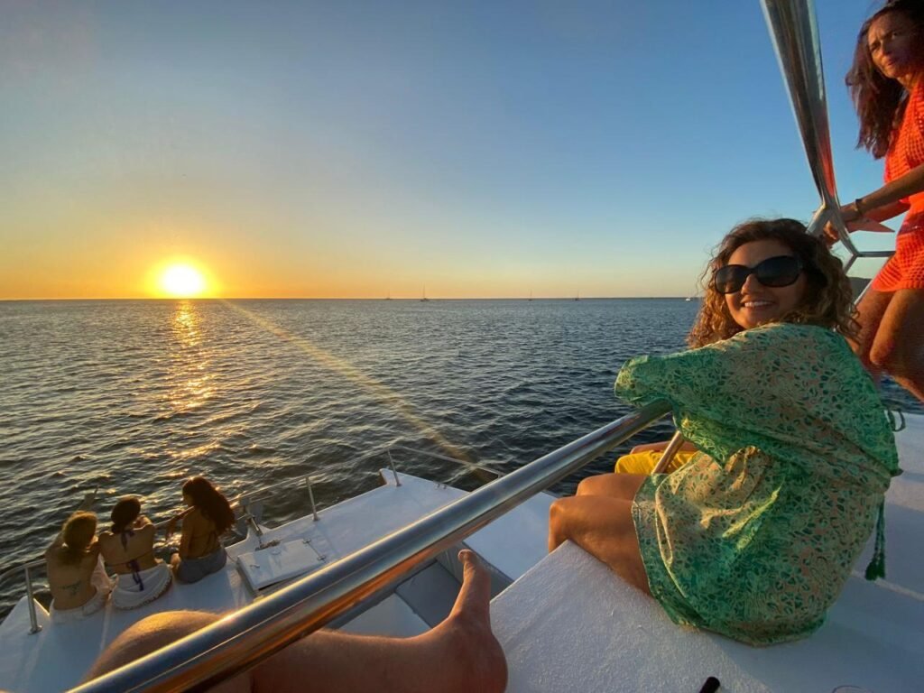 Discover the ultimate Tamarindo Catamaran Sunset Tour. Enjoy a 5-hour sunset cruise with drinks, snorkeling, and breathtaking coastal views.